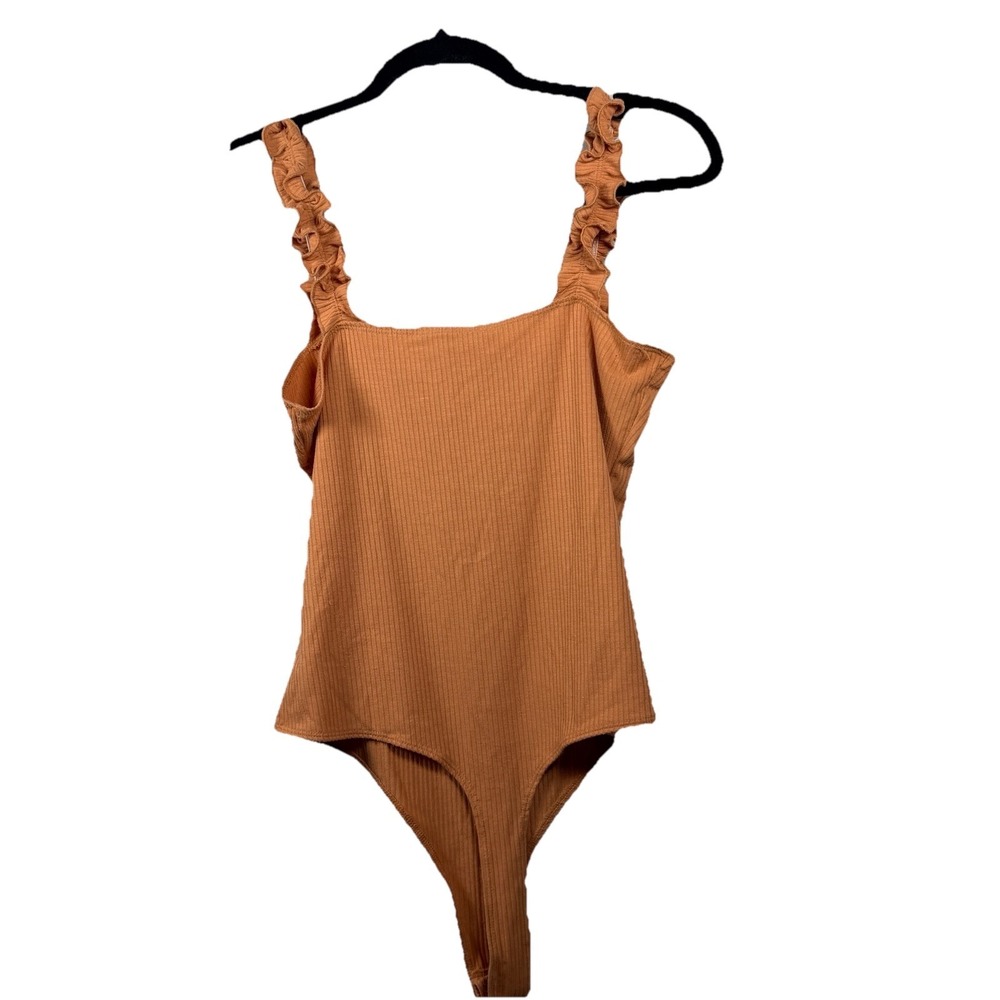 Double Zero Bodysuit Womens Medium Peach Ruffle Stretch Straps Ribbed Tank